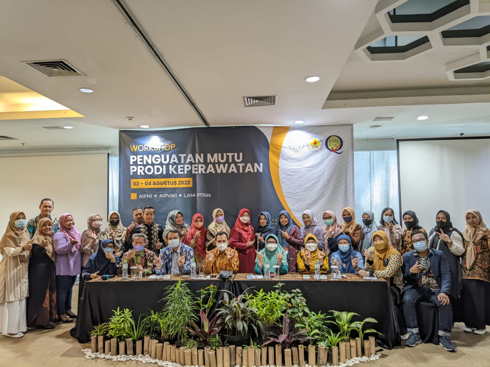 STIKes Mitra Husada Medan mengikuti Kegiatan Workshop Penguatan Mutu Prodi Keperawatan yang dilaksanakan oleh AIPNI, AIVIKI Dan LAM-PTKes
