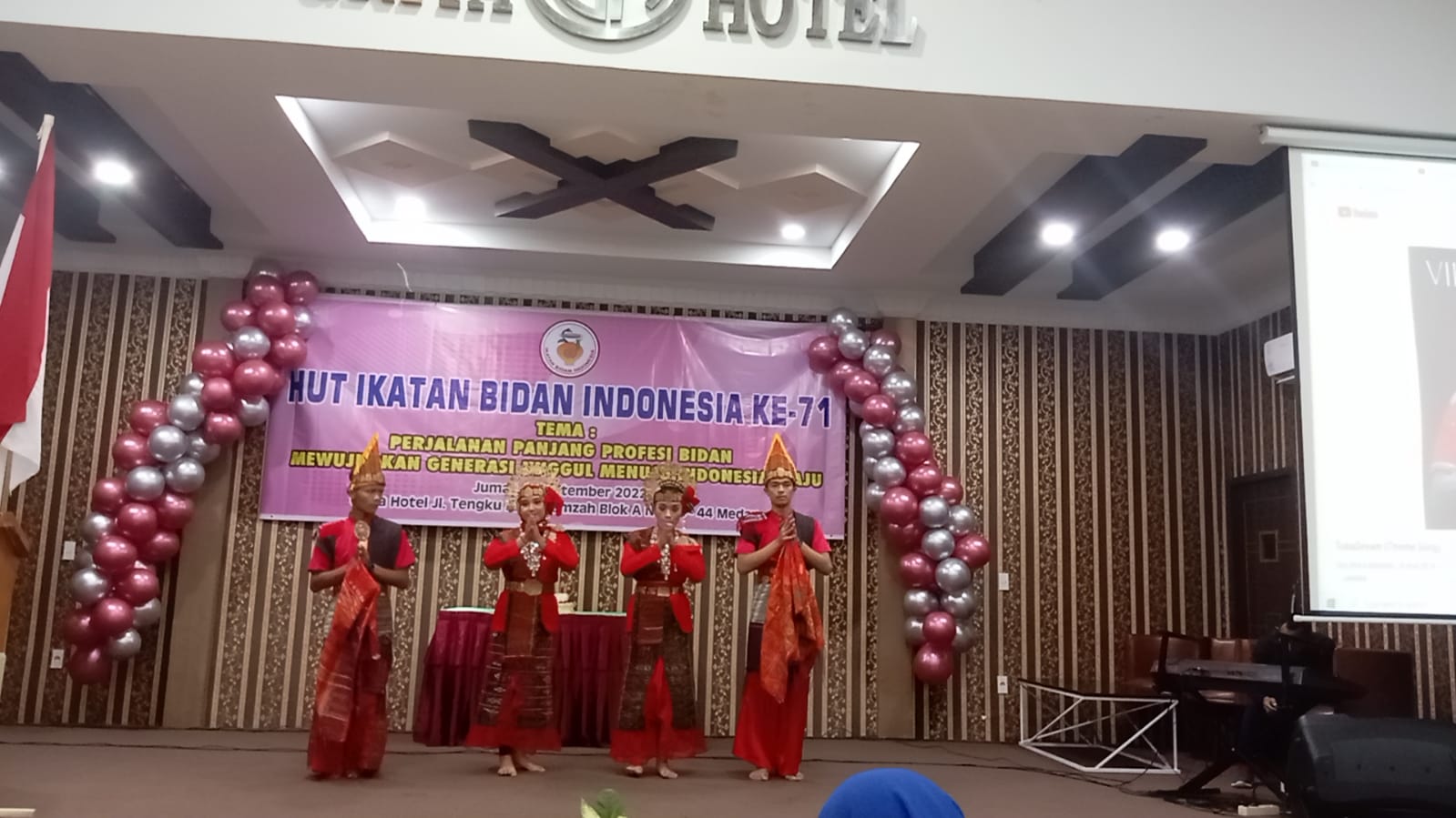 Mahasiswa STIKes Mitra Husada Medan Terpilih untuk memberikan Tarian Persembahan Pada Acara Hari Ulang Tahun IKATAN BIDAN INDONESIA YANG KE-71.
