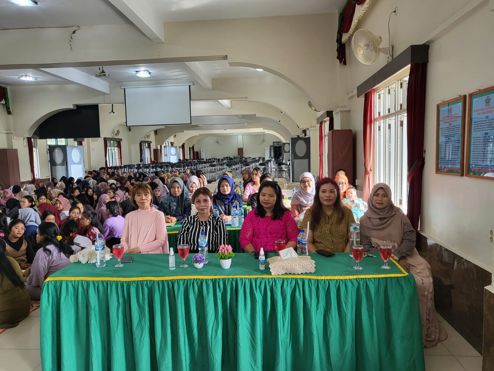 STIKes Mitra Husada Medan menyelenggarakan acara Halal Bi Halal sebagai wujud kebersamaan dan silaturahmi